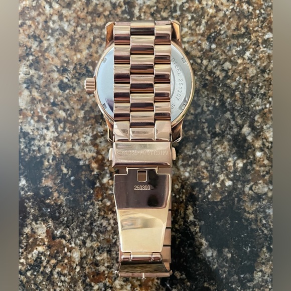 Michael Kors Watch - Picture 7 of 9